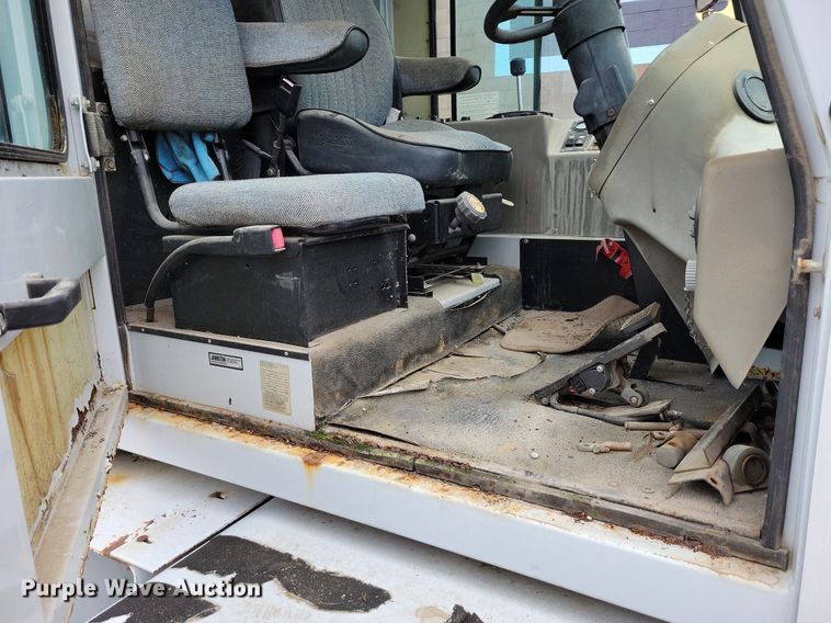 image for item MQ9704 1999 Johnston  4000 street sweeper