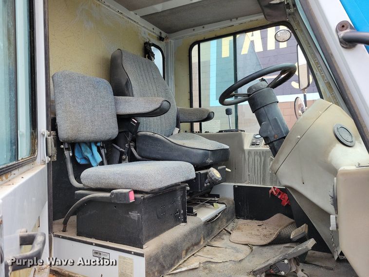 image for item MQ9704 1999 Johnston  4000 street sweeper