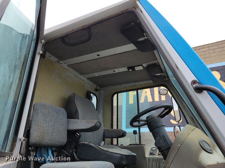 image for item MQ9704 1999 Johnston  4000 street sweeper