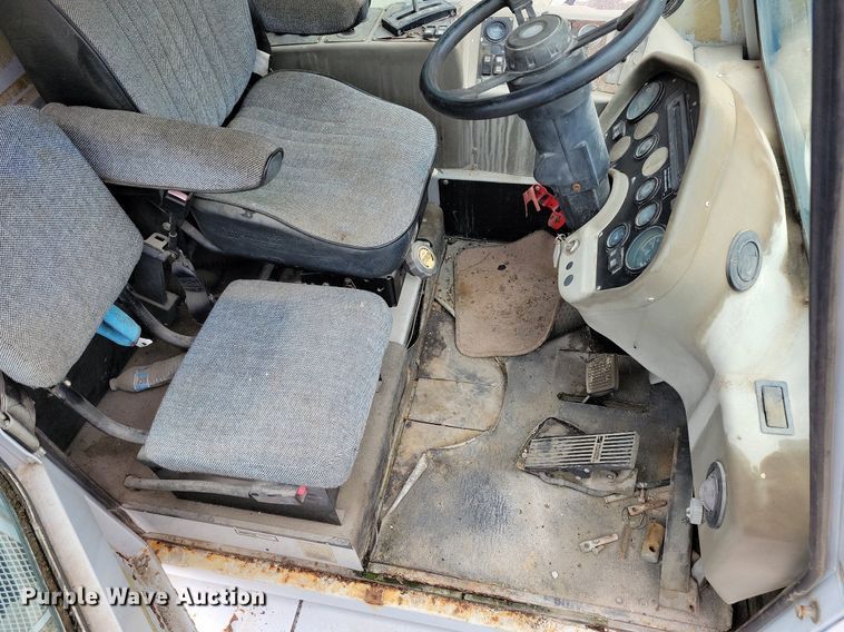 image for item MQ9704 1999 Johnston  4000 street sweeper