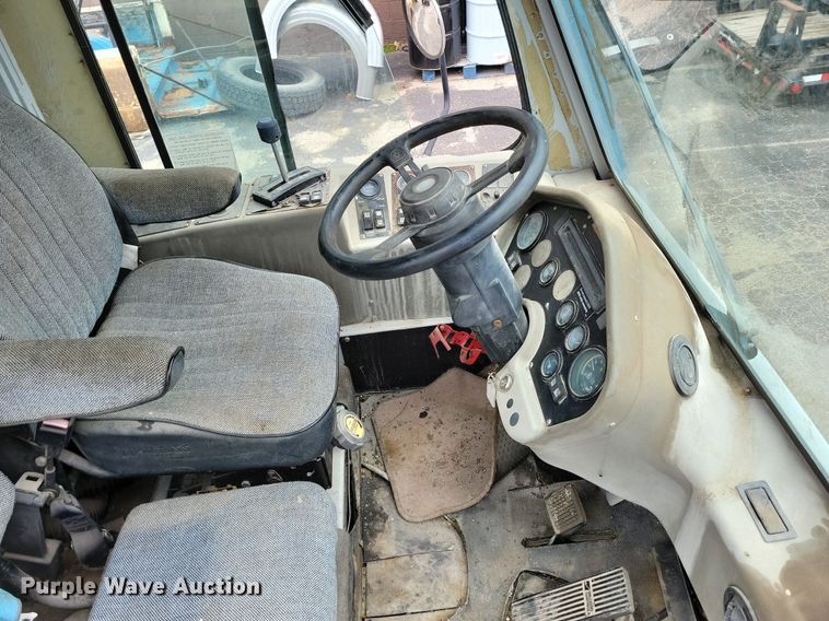 image for item MQ9704 1999 Johnston  4000 street sweeper