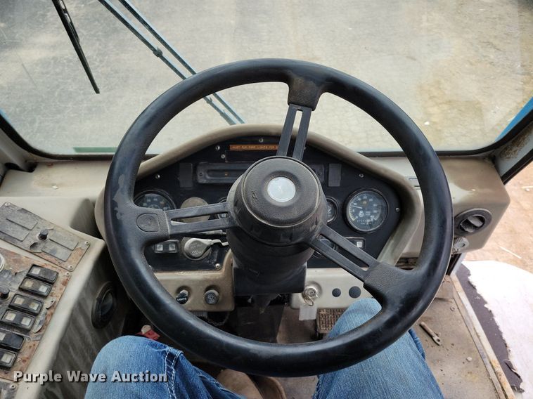 image for item MQ9704 1999 Johnston  4000 street sweeper