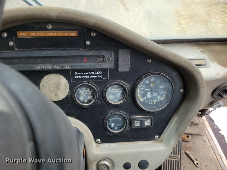 image for item MQ9704 1999 Johnston  4000 street sweeper