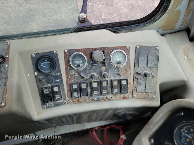 image for item MQ9704 1999 Johnston  4000 street sweeper