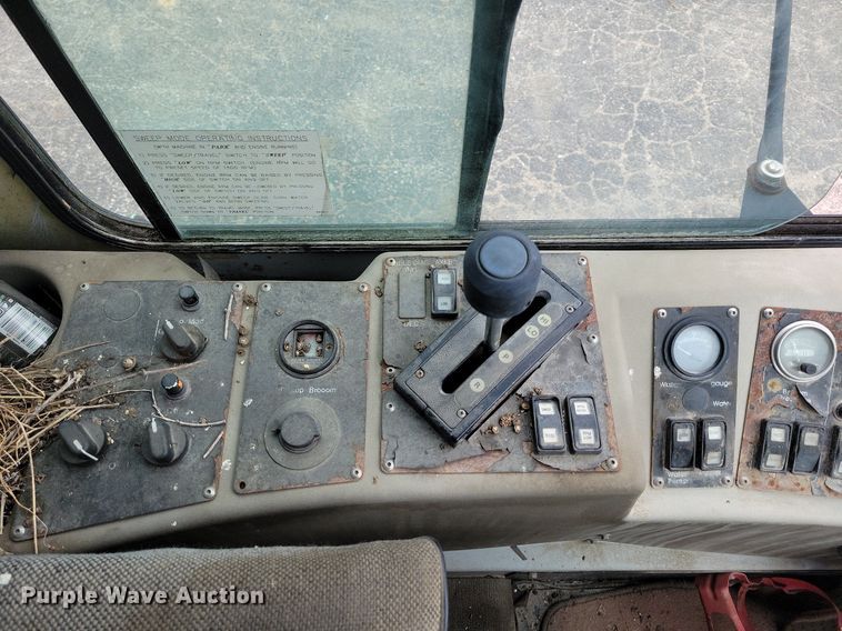 image for item MQ9704 1999 Johnston  4000 street sweeper