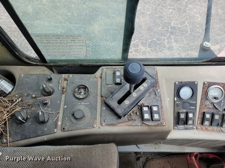 image for item MQ9704 1999 Johnston  4000 street sweeper