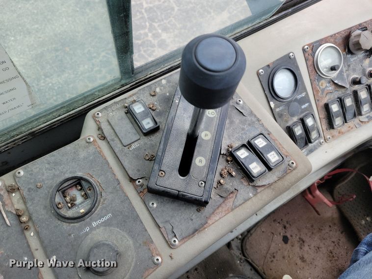 image for item MQ9704 1999 Johnston  4000 street sweeper