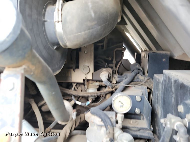 image for item MQ9704 1999 Johnston  4000 street sweeper