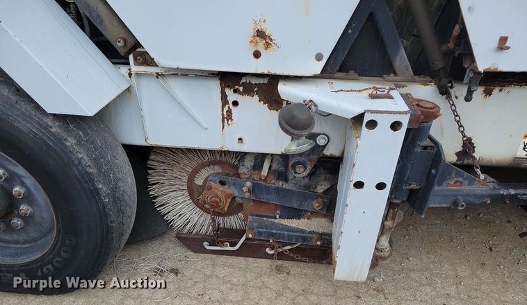 image for item MQ9704 1999 Johnston  4000 street sweeper