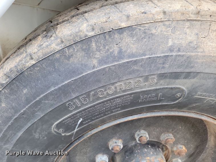 image for item MQ9704 1999 Johnston  4000 street sweeper