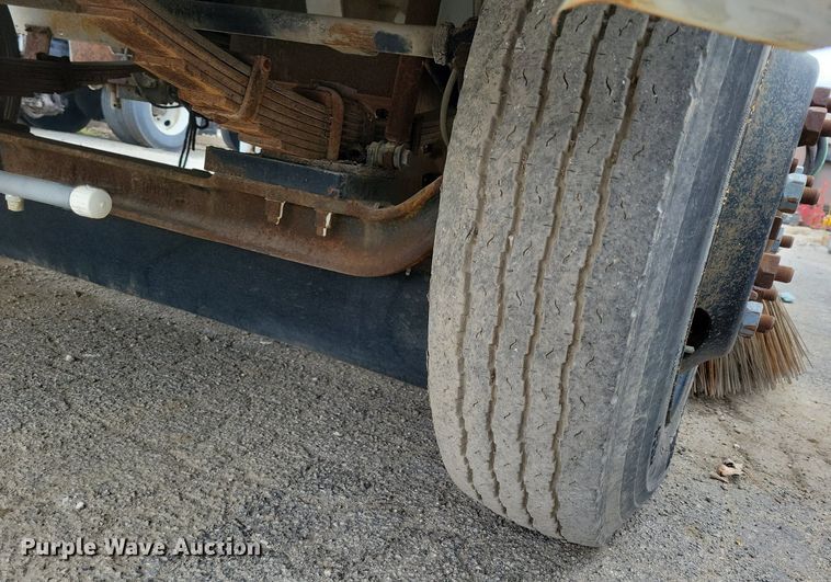 image for item MQ9704 1999 Johnston  4000 street sweeper