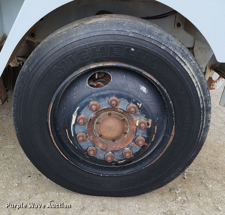 image for item MQ9704 1999 Johnston  4000 street sweeper