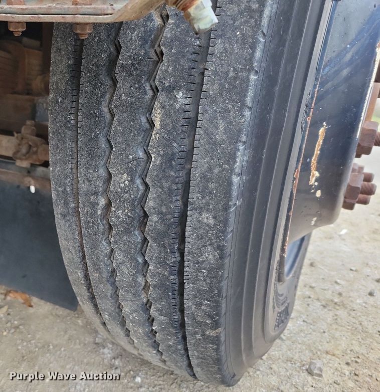 image for item MQ9704 1999 Johnston  4000 street sweeper