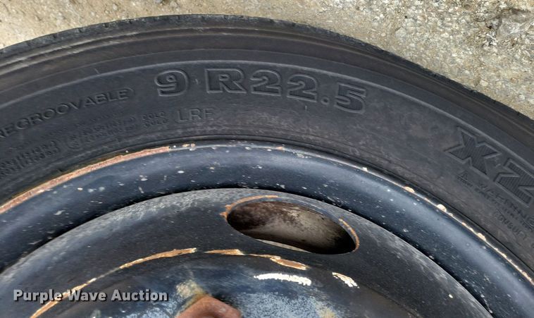 image for item MQ9704 1999 Johnston  4000 street sweeper