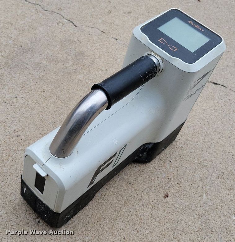 image for item MQ9707 Digitrak Falcon F1 locator receiver