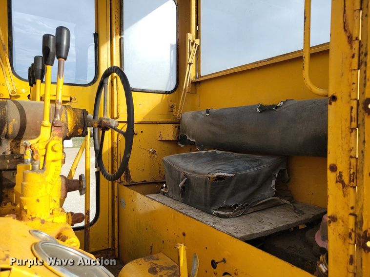 image for item MQ9717 1963 Galion 303 rigid frame motor grader