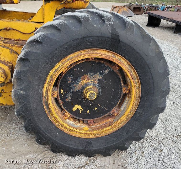 image for item MQ9717 1963 Galion 303 rigid frame motor grader