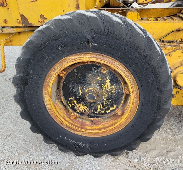 image for item MQ9717 1963 Galion 303 rigid frame motor grader