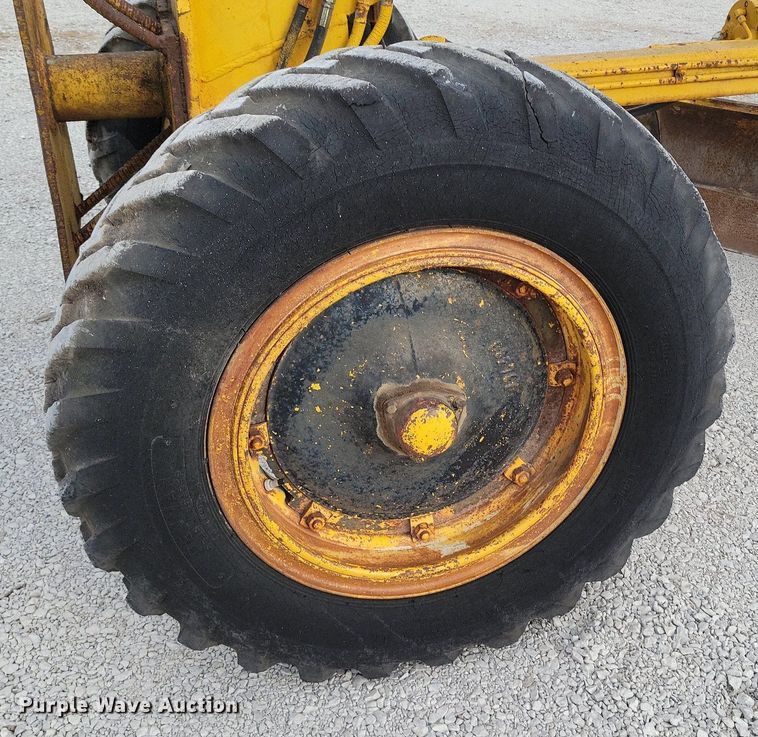 image for item MQ9717 1963 Galion 303 rigid frame motor grader