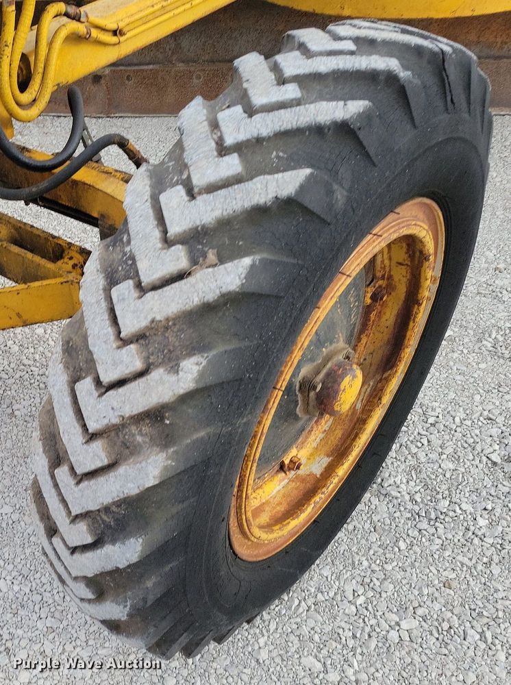 image for item MQ9717 1963 Galion 303 rigid frame motor grader