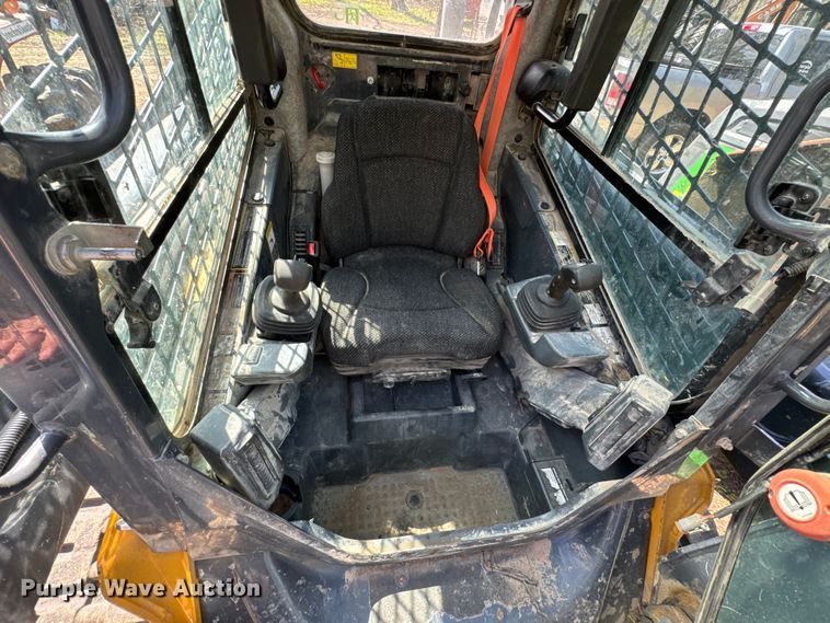 image for item ND9094 2019 John Deere 325G  tracked skid steer loader