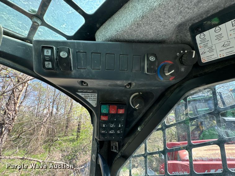 image for item ND9094 2019 John Deere 325G  tracked skid steer loader