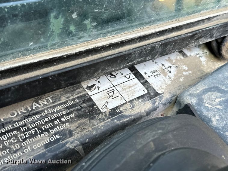 image for item ND9094 2019 John Deere 325G  tracked skid steer loader