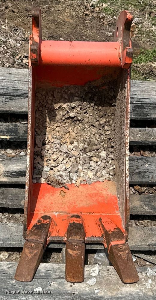 image for item ND9099 Kubota BT4552 bucket