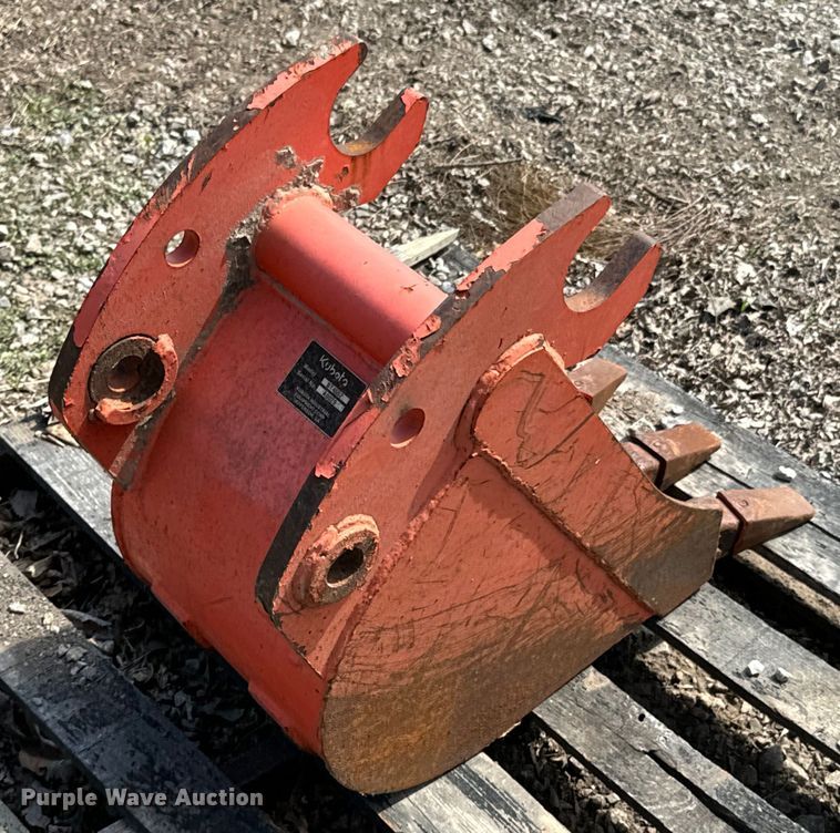 image for item ND9099 Kubota BT4552 bucket