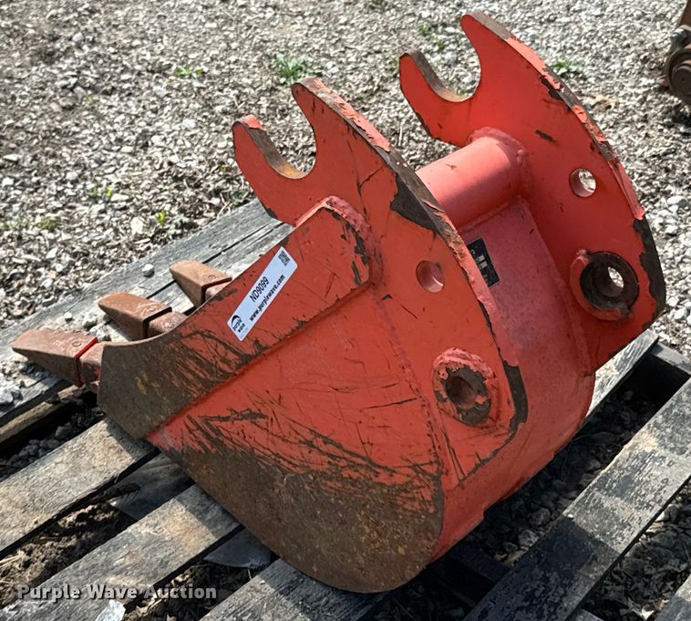 image for item ND9099 Kubota BT4552 bucket