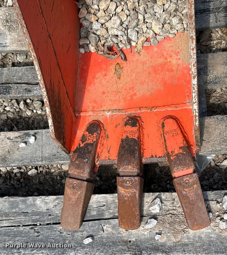 image for item ND9099 Kubota BT4552 bucket