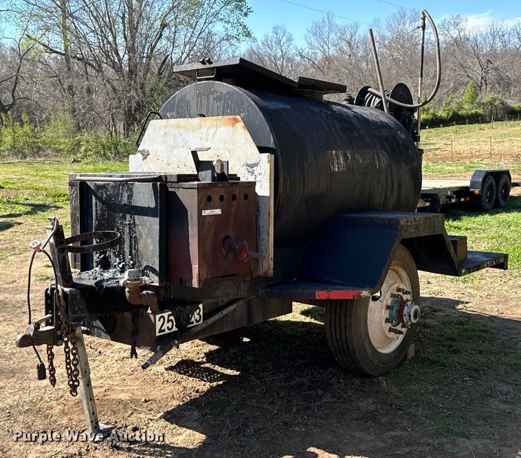 image for item ND9132 Seal coat trailer