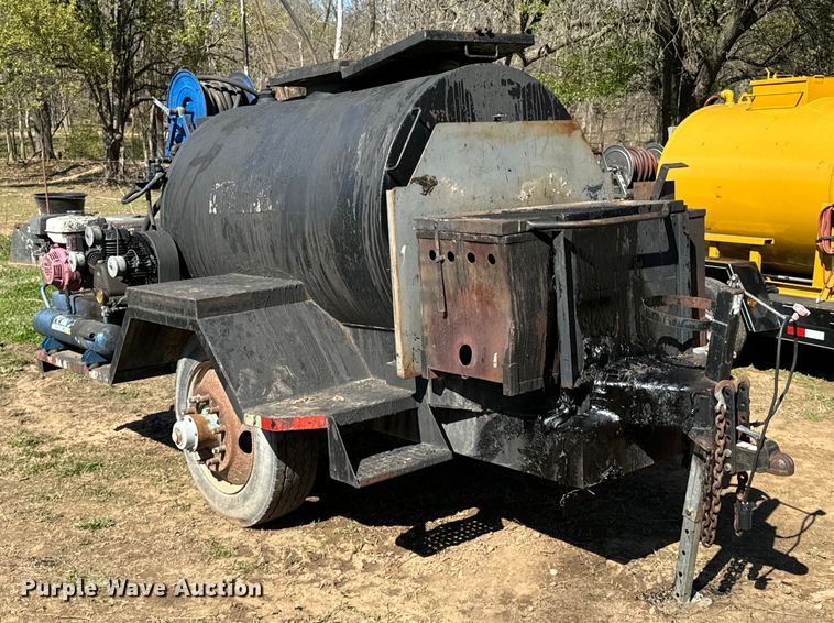 image for item ND9132 Seal coat trailer