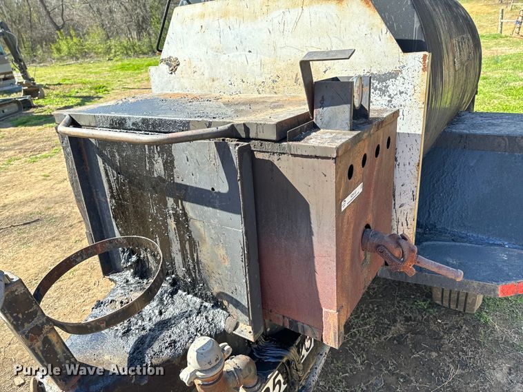 image for item ND9132 Seal coat trailer