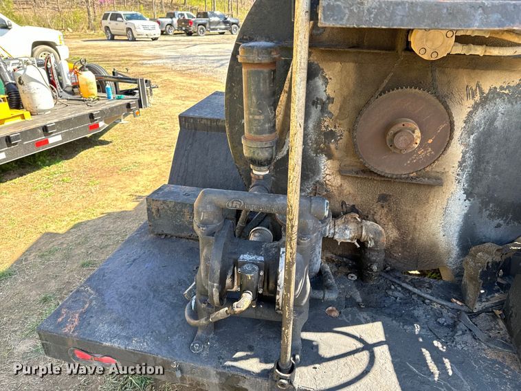 image for item ND9132 Seal coat trailer