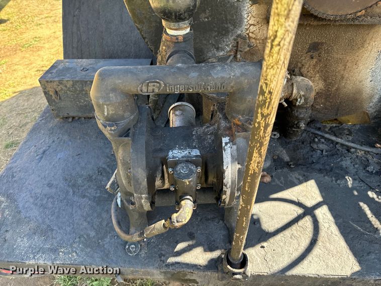 image for item ND9132 Seal coat trailer