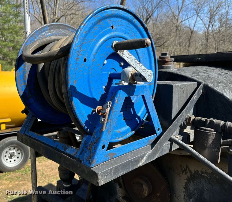 image for item ND9132 Seal coat trailer