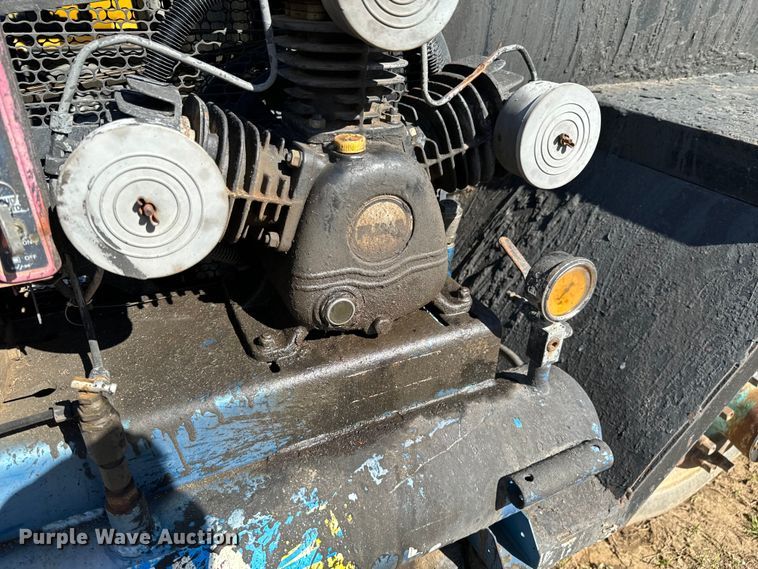 image for item ND9132 Seal coat trailer