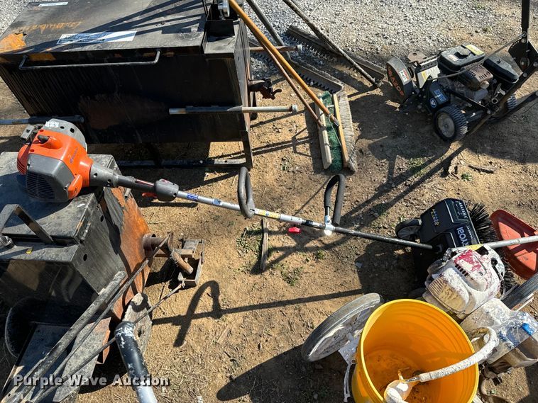 image for item ND9133 Asphalt seal coating equipment