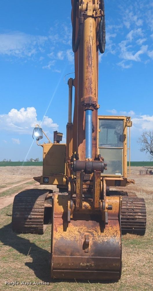 image for item NG9328 1990 Caterpillar 231D excavator