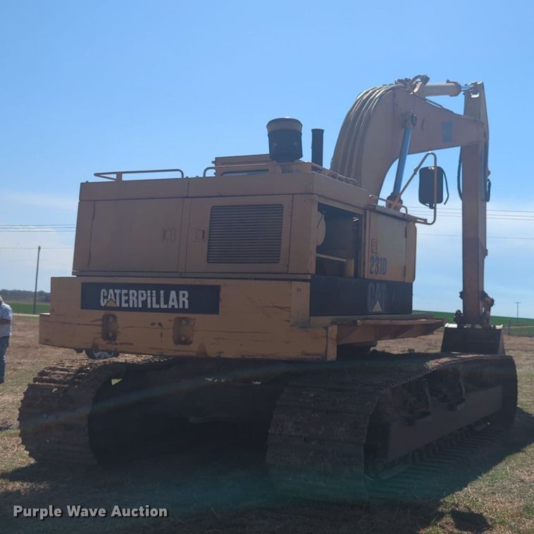 image for item NG9328 1990 Caterpillar 231D excavator