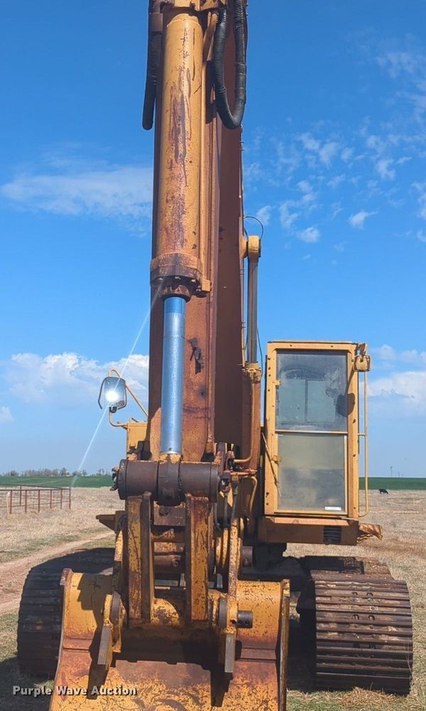 image for item NG9328 1990 Caterpillar 231D excavator