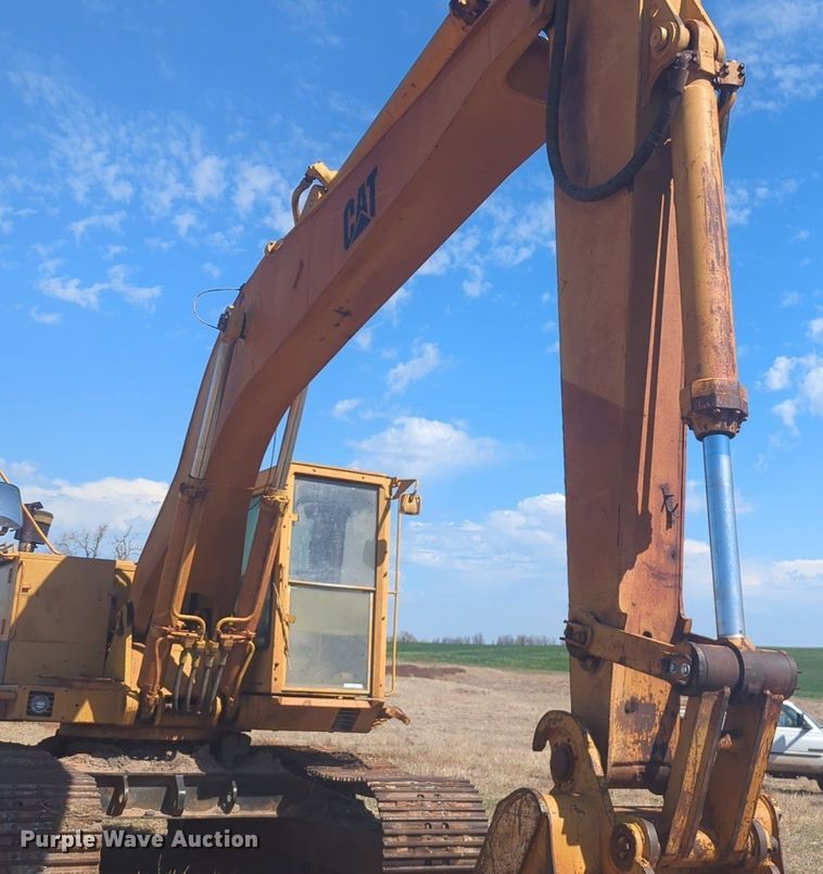 image for item NG9328 1990 Caterpillar 231D excavator
