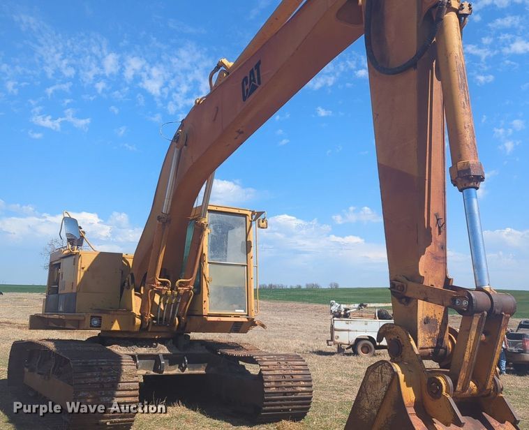 image for item NG9328 1990 Caterpillar 231D excavator