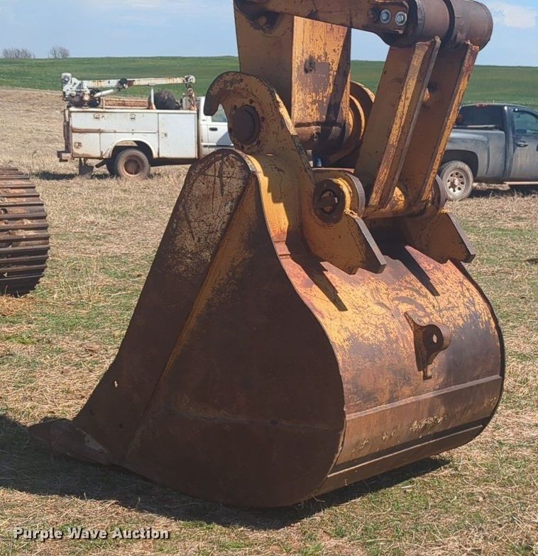 image for item NG9328 1990 Caterpillar 231D excavator