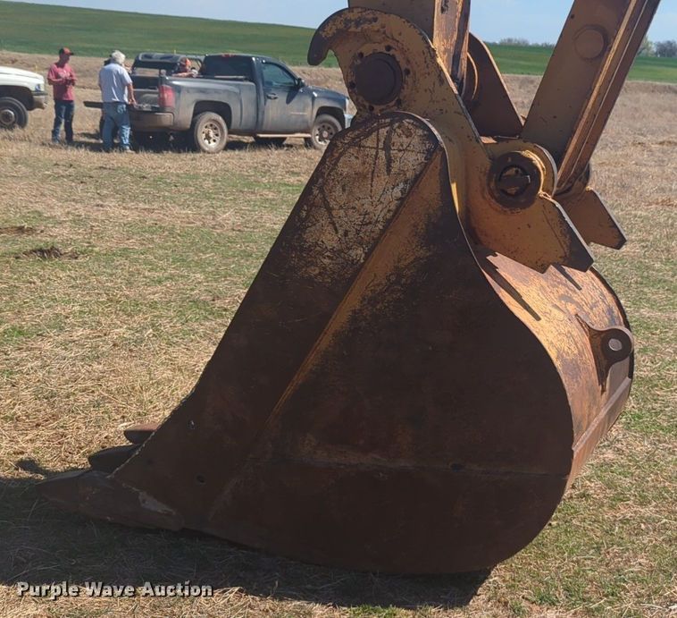 image for item NG9328 1990 Caterpillar 231D excavator