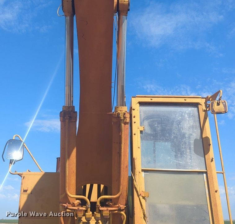 image for item NG9328 1990 Caterpillar 231D excavator