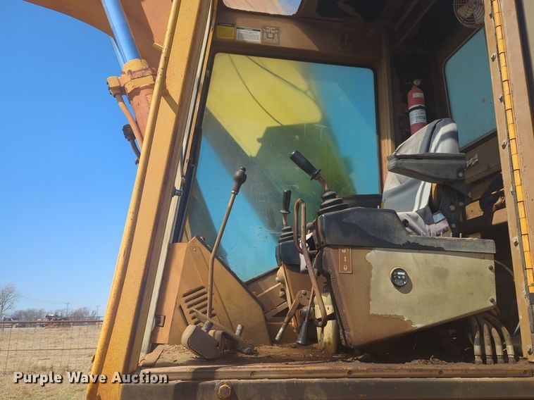 image for item NG9328 1990 Caterpillar 231D excavator