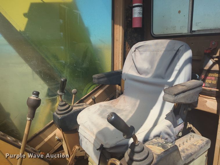 image for item NG9328 1990 Caterpillar 231D excavator