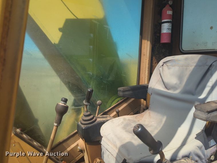 image for item NG9328 1990 Caterpillar 231D excavator